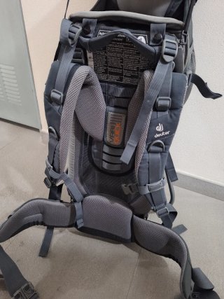 Mochila Portabebés Deuter + Chubasquero