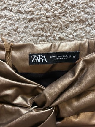 Minifalda Zara dorada drapeada talla XS