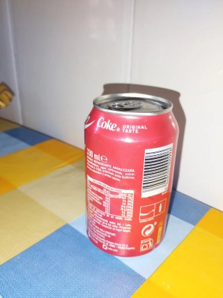 Coca Cola vacía y sellada de fábrica