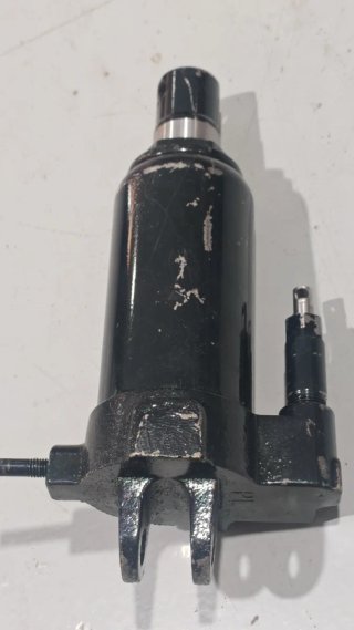 Pistón Hidráulico Elevador (Usado / Averiado)