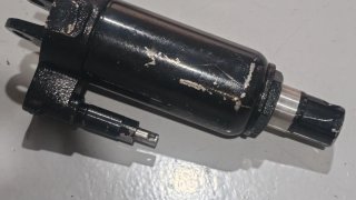 Pistón Hidráulico Elevador (Usado / Averiado)