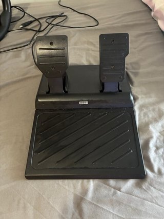 Volante y Pedales Thrustmaster PS4