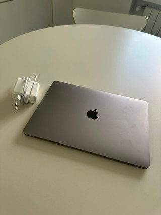 MacBook Pro 13" i5 8GB de memoria y 512GB