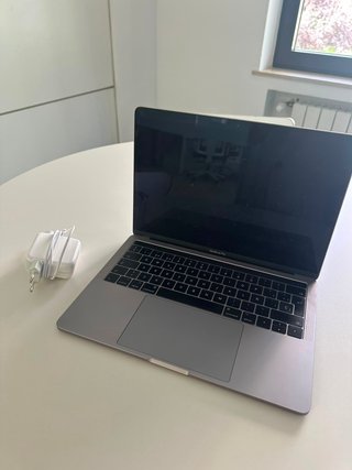 MacBook Pro 13" i5 8GB de memoria y 512GB
