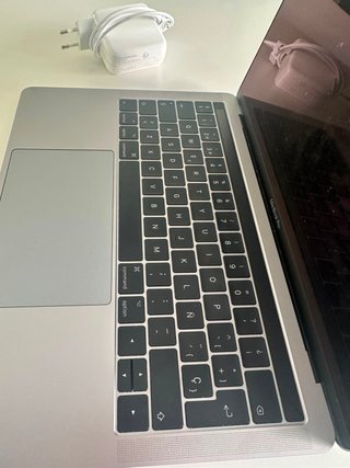 MacBook Pro 13" i5 8GB de memoria y 512GB