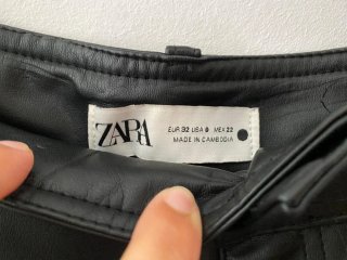 Pantalón negro ancho