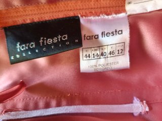 Vestido largo rosa de fiesta con volantes