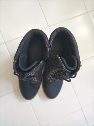 Botines de piel con tacón negros y azules