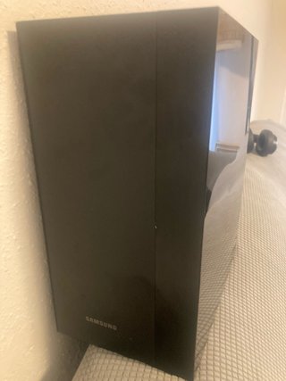 barra de sonido Samsung HW-K450 con su subwofer