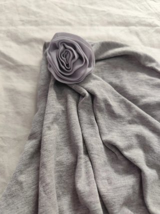 Vestido informal gris fruncido