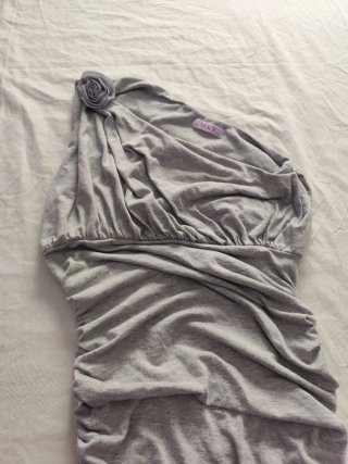Vestido informal gris fruncido