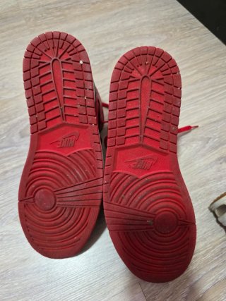 Jordan 1 Negro y Rojo