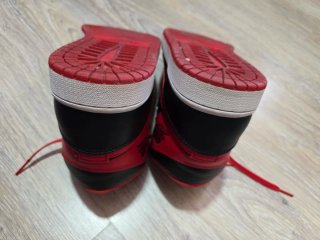 Jordan 1 Negro y Rojo