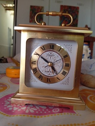 Reloj Radiant Dorado Mesa