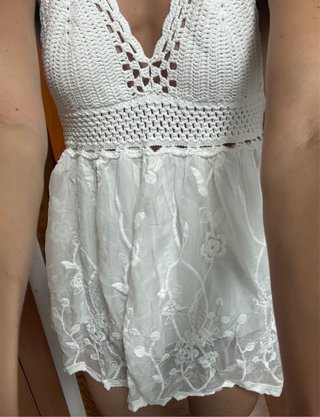 Blusa blanca crochet y encaje