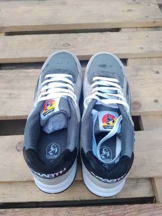 Zapatos Abarth Grises y Negros