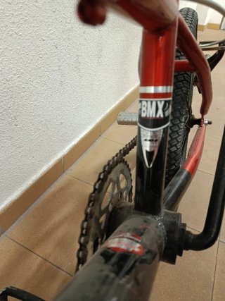 Bicicleta BMX Roja y Negra