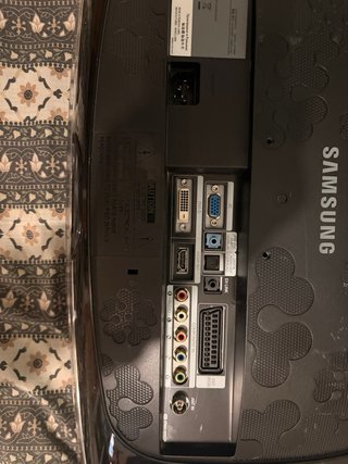 Lote 2 monitor: Samsung TV/Monitor HDMI + AOC 18