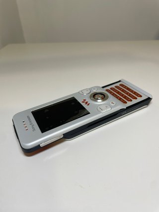 Sony Ericsson W580i Argento