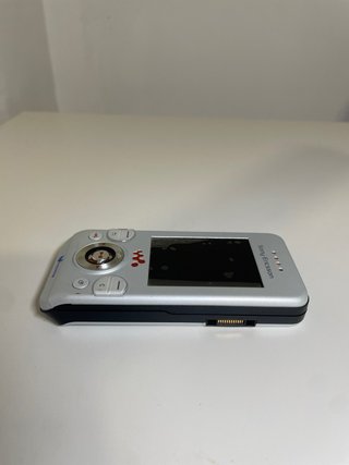 Sony Ericsson W580i Argento