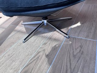 Poltrona Ikea girevole in velluto nero