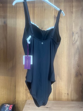 Bañador negro con volantes