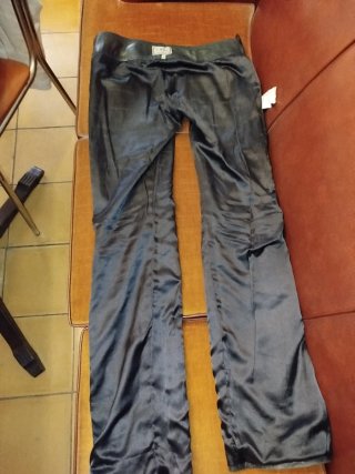Pantalón de piel negro