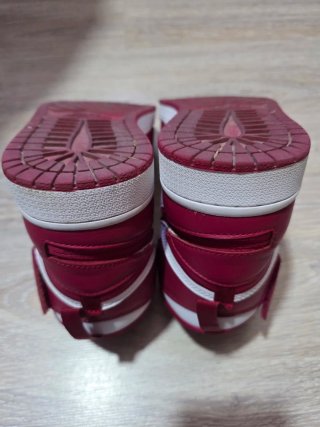 Jordan 1 Rojo y Blanco