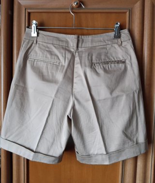 Bermudas mujer color beige