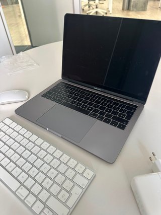 MacBook Pro 13 i5 512GB + Accesorios