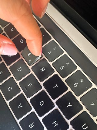 MacBook Pro 13 i5 512GB + Accesorios