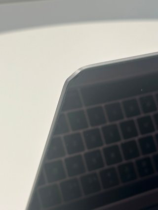 MacBook Pro 13 i5 512GB + Accesorios