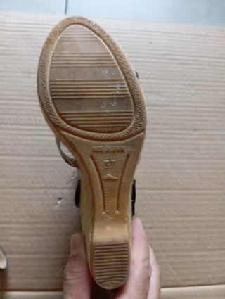 Sandalias tacón tiras cruzadas de talla 37.