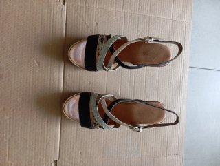 Sandalias tacón tiras cruzadas de talla 37.