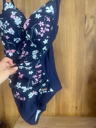 Bañador LASCANA floral azul y rosa