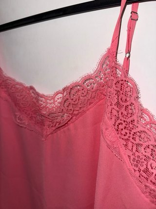 Blusa elegante rosa salmón con encaje