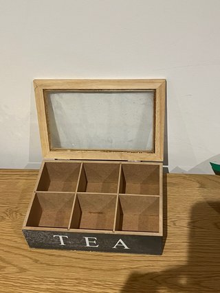 Caja de té de madera con tapa de cristal