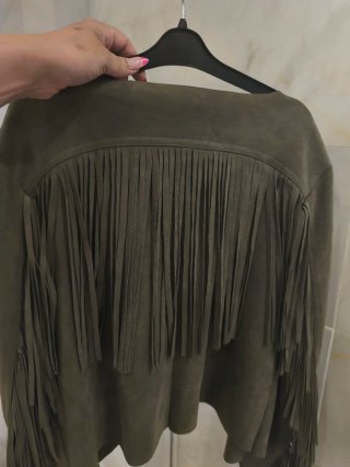 Chaqueta marrón de ante con flecos
