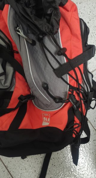 Mochila Montaña 35L Roja y Negra