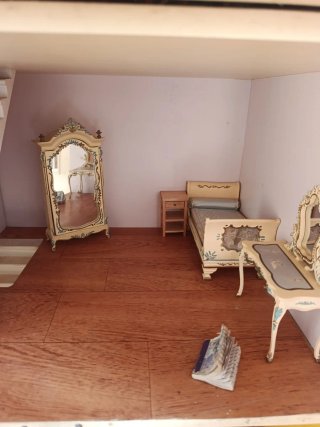 Casa de muñecas artesanal