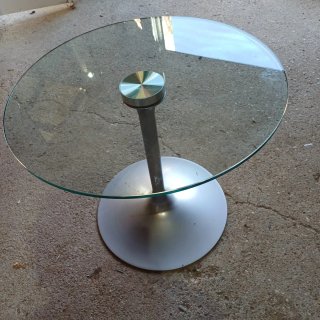 Mesa auxiliar cristal y metal