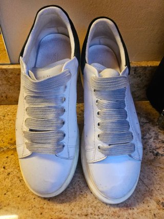 Zapatillas Alexander McQueen blancas y negras
