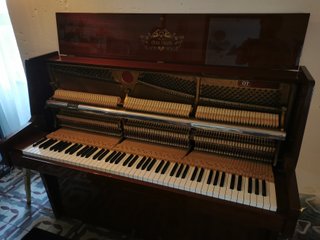 Piano Otto Bach de pared