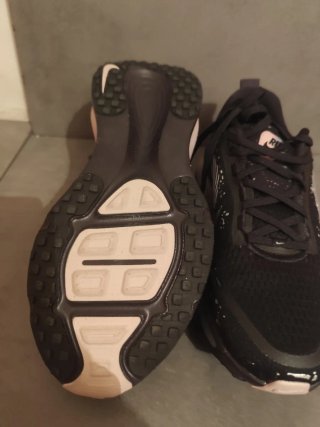 Nike Vomero 18 Talla 41 Negro/Plata