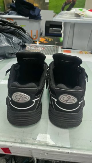 Dior B30 Sneakers Negras y Plateadas