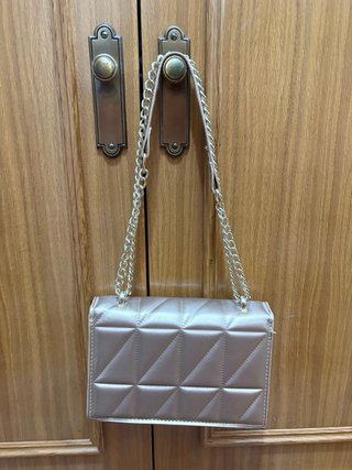 Bolso de cadena dorado