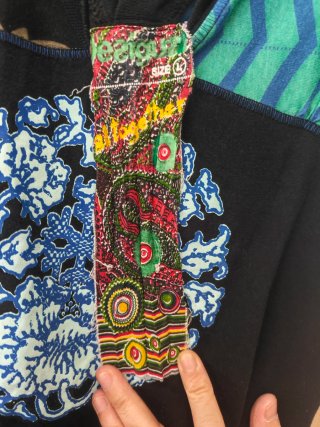 Vestido estampado floral y geométrico