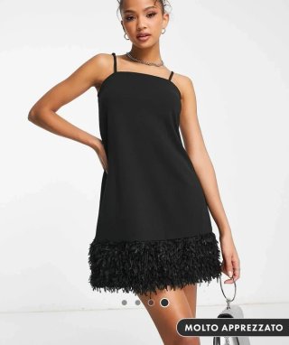 Abito corto nero con piume