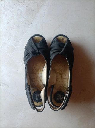 Sandalias cuña Fly London negras talla 39