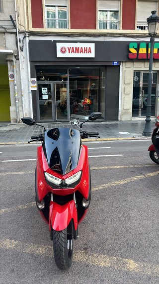 Yamaha Nmax 125cc Maxi Scooter Roja